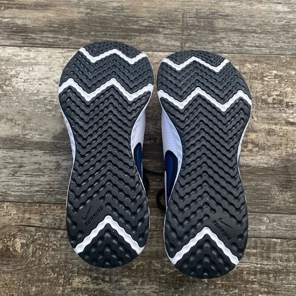 Nike Women's Black and White Running Shoes Size 8.5 - Picture 7 of 7